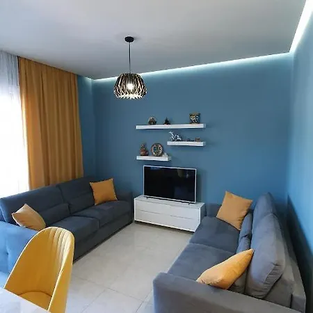 公寓 Valamar With Balcony