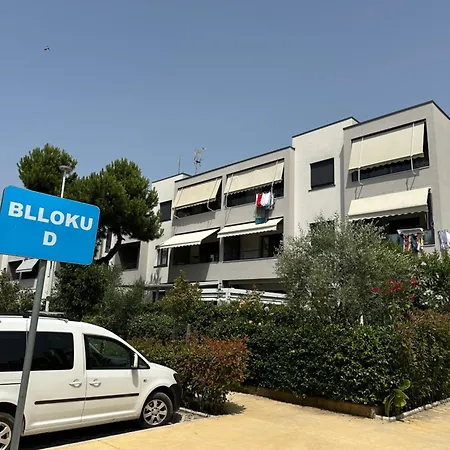 Valamar With Balcony شقة